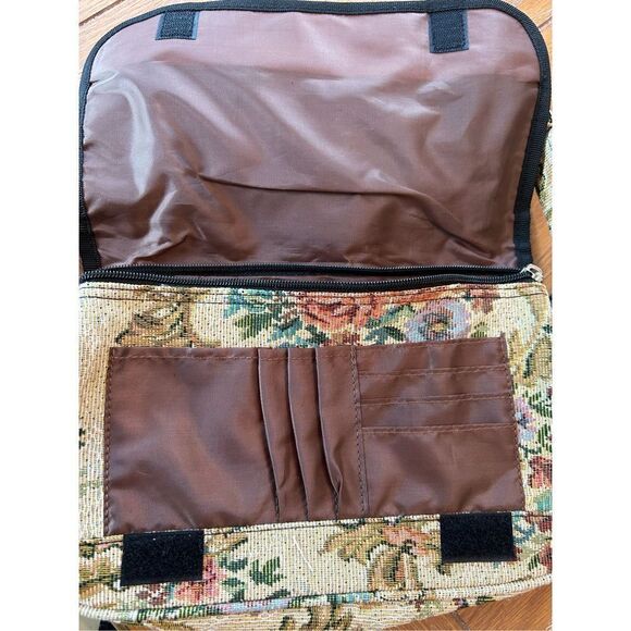 Vintage Floral Tapestry Shoulder Bag. Has lots of pockets/sections. Brown and Ta - Picture 7 of 7